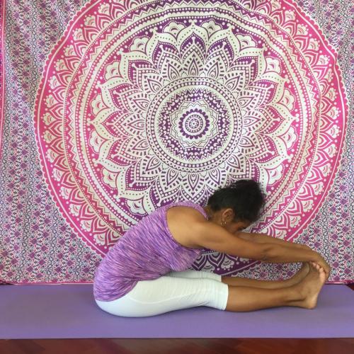 Yoga-Pose: Sitting forward bend1 / Vorwärtsbeuge sitzend 1